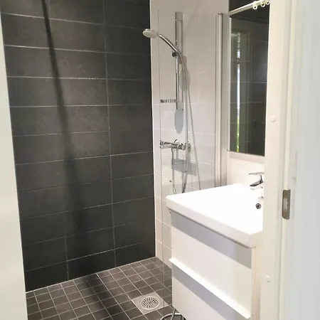 Grillausmahdollisuudella إسبو